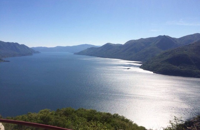 Hermoso apartamento con jardín en una posición panorámica por encima del lago Maggiore