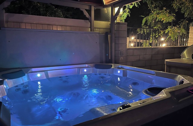 Beautiful Gem in Heart of Wine Country 4Bd/3Ba with Pool and Hot Tub