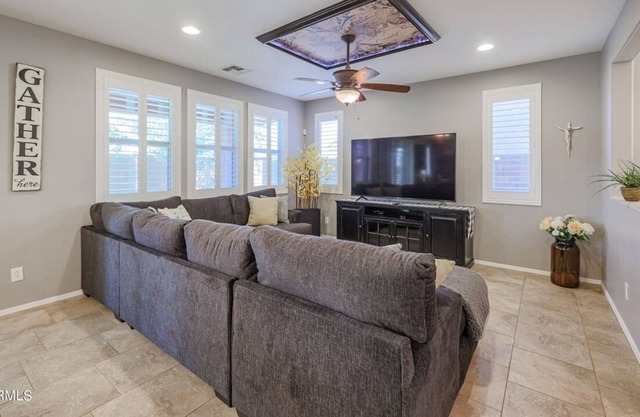 Beautiful Glendale Gem With Room For Everyone!