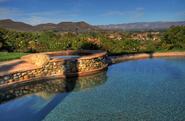 Hermosa casa de huéspedes con espectaculares vistas de los huertos de aguacate Hillside