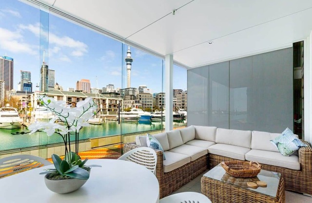 Beautiful harbour view apartment