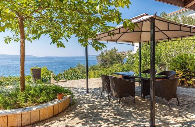 Hermosa casa en Okrug Gornji