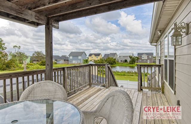 Beautiful home that has it all for large families & or groups! Outside games, grill, pool and spa!