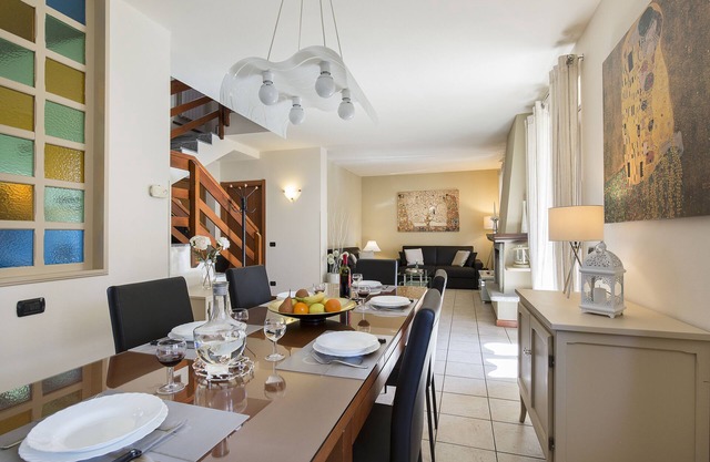 HERMOSA CASA HASTA 8 PAX CON APARCAMIENTO, JARDIN, PATIO, BARBACOA, WIFI