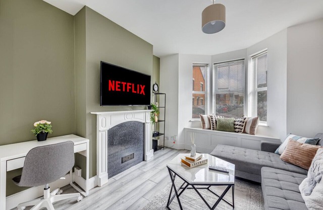 Beautiful House | Sleeps 7 | Free Parking