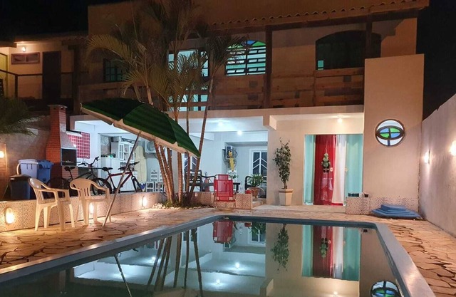 Hermosa casa con piscina, aire acondicionado y a solo 50 metros de la playa.