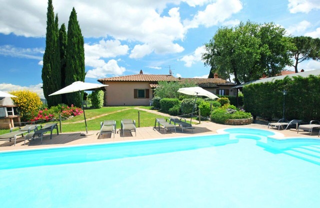 Casa de vacaciones privada con piscina privada, WIFI, TV, patio, vista panorámica, aparcamiento