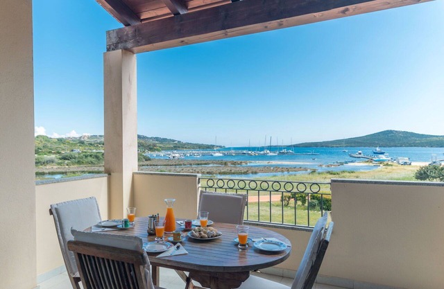 Precioso apartamento para 4 personas con WIFI, A/C, TV, terraza y aparcamiento