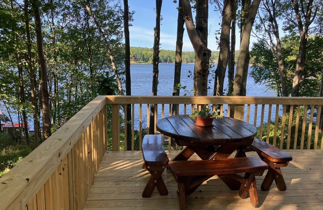 Hermosa casa frente al lago Pocono: muelle privado, canoas, kayaks, pesca y más