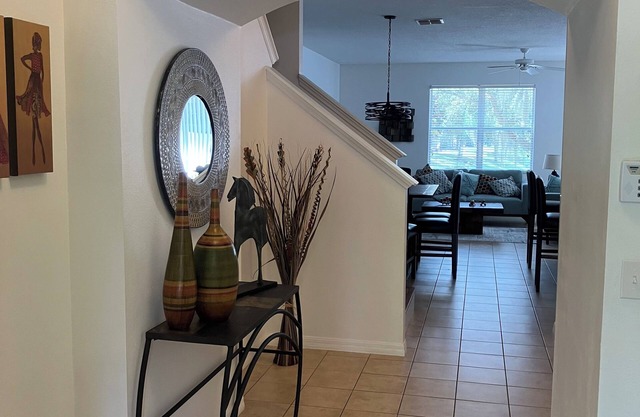 HERMOSA LAKEVIEW TOWNHOME, 5 MILLAS PARA DISNEY ... TOTALMENTE EQUIPADO