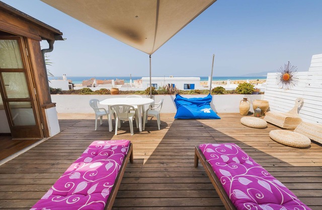Grande y hermoso apartamento de 3 dormitorios, terraza vistas al mar, Wifi.