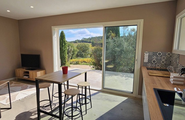 Beautiful little house overlooking the vineyards