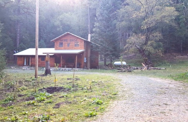 HERMOSA CABINA DE REGISTRO EN NOGAL CANYON CREEK / LINCOLN CO BOSQUE NACIONAL