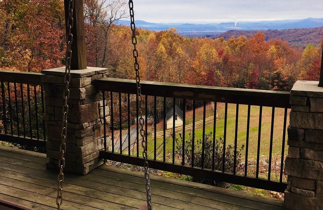 Hermosas vistas a la montaña de largo alcance, a minutos del centro de Hendersonville, NC