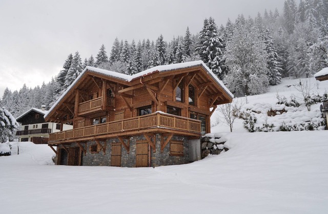 Hermoso, independiente y lujoso chalet, de nueva construcción, bañera de hidromasaje al aire libre, excelentes vistas