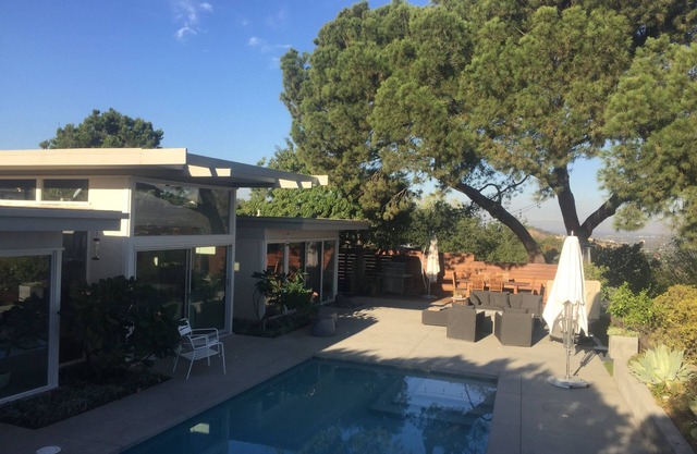 Hermosa Mid Century Modern en Los Ángeles en Hollywood Hills