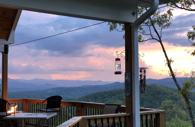 Nueva hermosa cabaña de montaña con vistas de 180 grados
