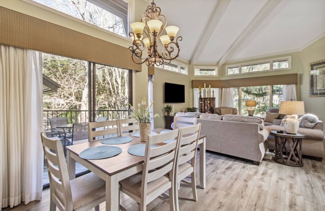GRANDES TARIFAS * CERCA DE LA PLAYA! Courtside Villa Condo actualizado en Plantation