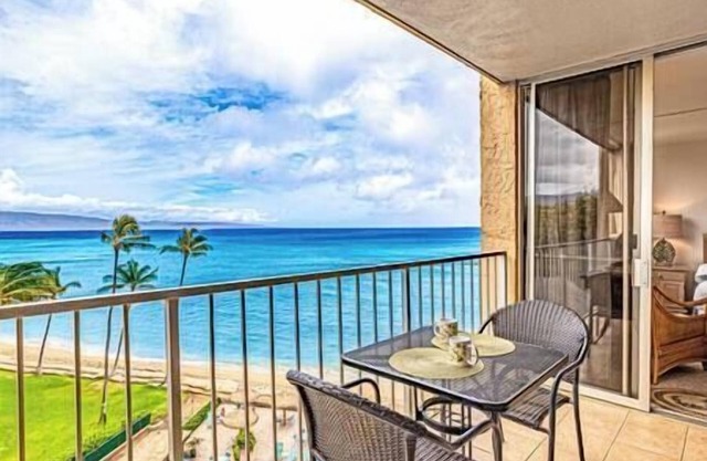 Beautiful Ocean view Hawaiiana style 1 bedroom condo