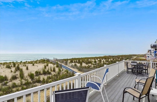 Beautiful Oceanfront Beach House for the whole family and more
