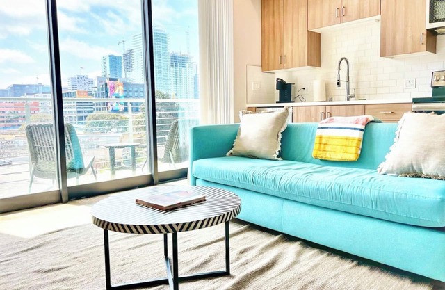 Beautiful One Bedroom Apartment With View of City