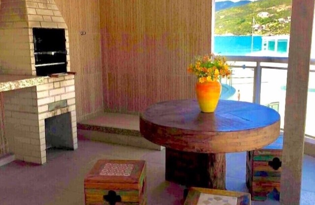 Departamento frente a la playa dos Anjos terraza privativa y balcón con vistas al mar