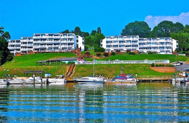 Hermoso condominio Penthouse con increíble vista al lago Smith Mountain