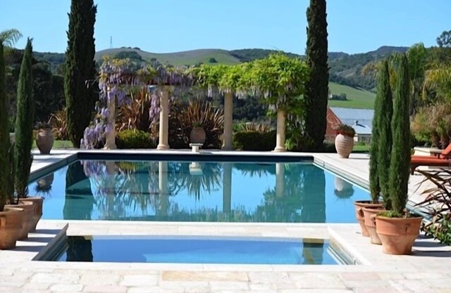 Hermosa piscina al lado de la Toscana.