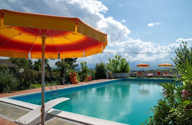 Maravillosa casa de vacaciones privada con WIFI, piscina, TV, patio, aparcamiento, cerca de Pescara