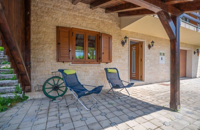 Preciosa casa de vacaciones privada con WIFI, TV, balcón, vista panorámica, aparcamiento