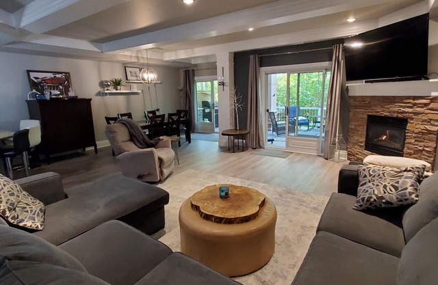 Beautiful private 3 bed 4 bath condo/townhouse in Collingwood/ Blue mountains.