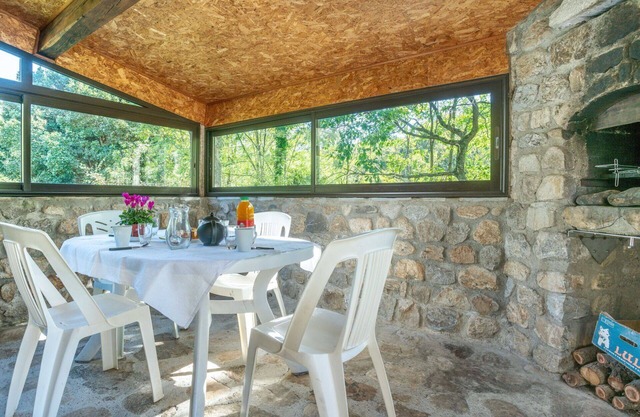 Preciosa casa de vacaciones privada para 4 personas con A/C, TV, mascotas permitida y aparcamiento