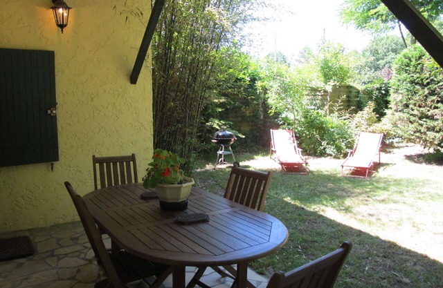 Preciosa casa de vacaciones privada con TV, terraza, mascotas permitida y aparcamiento