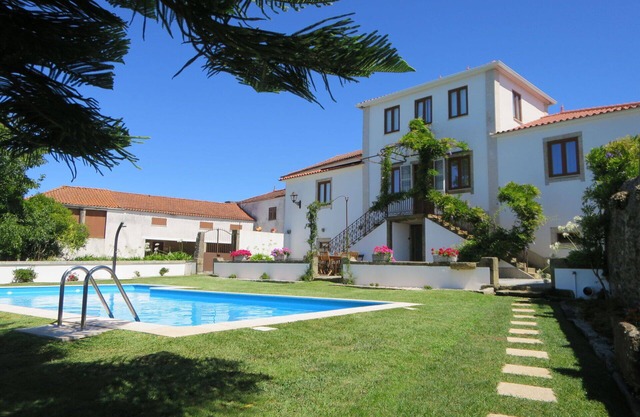 Preciosa casa de vacaciones privada con WIFI, piscina privada, A/C, TV, terraza y aparcamiento
