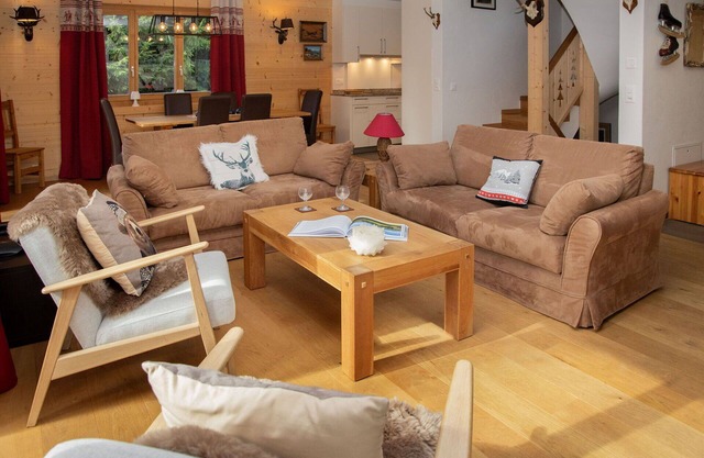 Preciosa casa de vacaciones privada para 9 personas con WIFI, TV, patio y aparcamiento