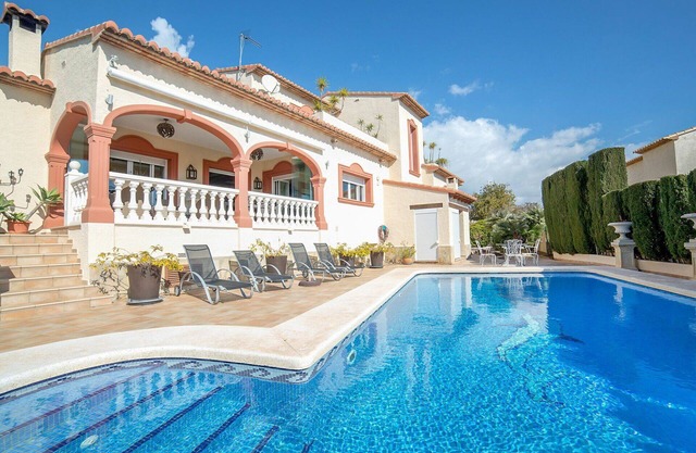 Estupenda casa de vacaciones privada con WIFI, A/C, piscina privada, TV, terraza y aparcamiento