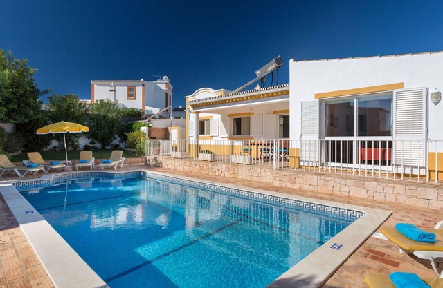 Estupenda casa de vacaciones privada con piscina privada, A/C, WIFI, TV, terraza y aparcamiento