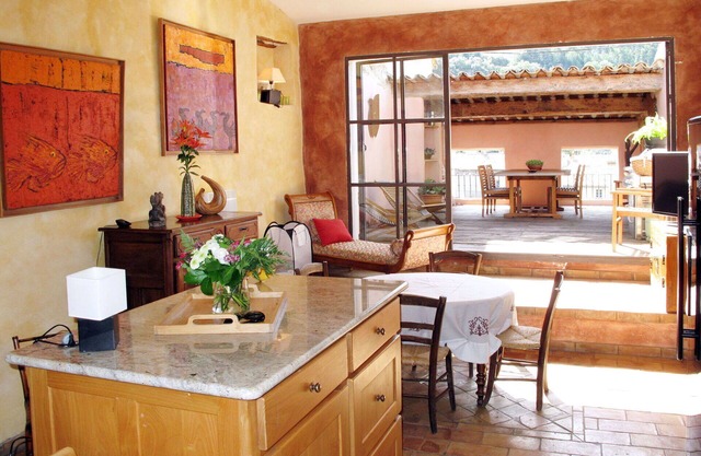 Maravillosa casa de vacaciones privada con WIFI, A/C, TV, terraza, mascotas permitida y aparcamiento