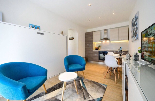 Estupenda casa de vacaciones privada para 2 personas con WIFI, A/C, TV, terraza y aparcamiento