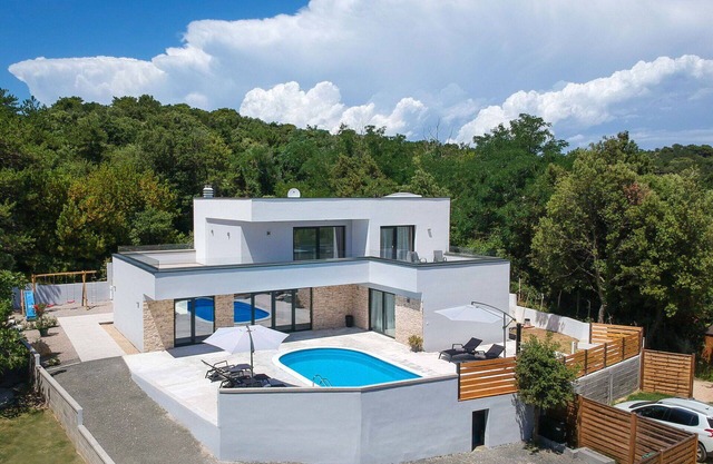 Casa de vacaciones privada con jacuzzi, piscina privada, WIFI, A/C, TV, patio, aparcamiento
