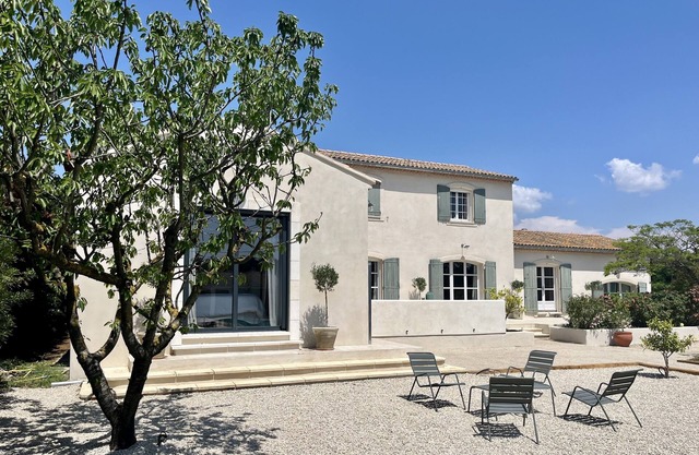 Hermosa casa provenzal entre Arles y Alpilles