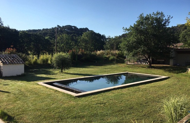 Beautiful Provencal house swimming pool 4000 m2 of land in the countryside