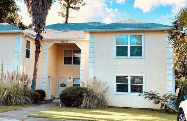 BEAUTIFUL, relaxing, allergy-friendly 1 block from boat ramp, fishing, sunsets!🌅