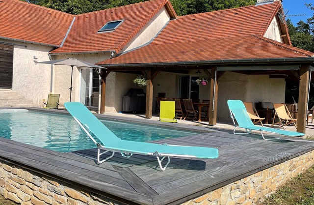 Hermoso granero renovado con piscina privada climatizada de 9mx4m, vista sobre el valle