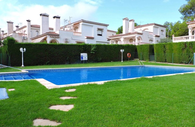 BONITA CASA PAREADA A 3 KM DEL MAR
