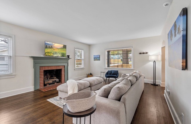 Beautiful, Spacious 4 Bedroom Home one Block from High Point University