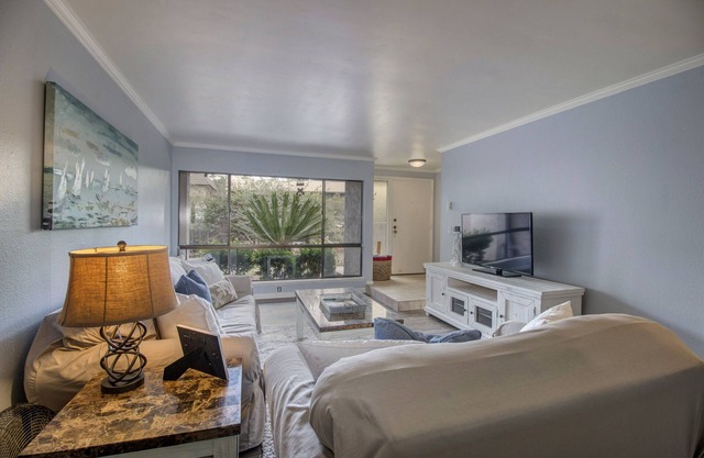 Recientemente renovado 2BR 2. 5BA 1400 SQFT