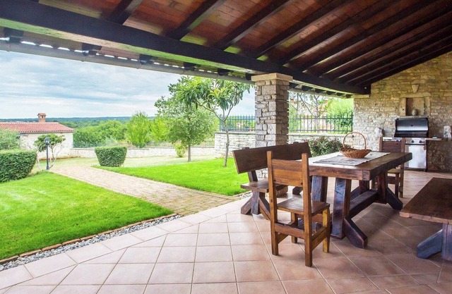 Hermosa villa de piedra con piscina privada y jardín cerrado Se admiten mascotas