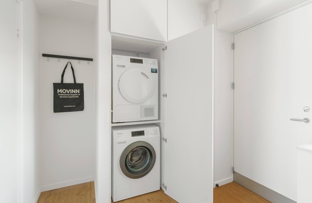 Beautiful studio w/ balcony - 319