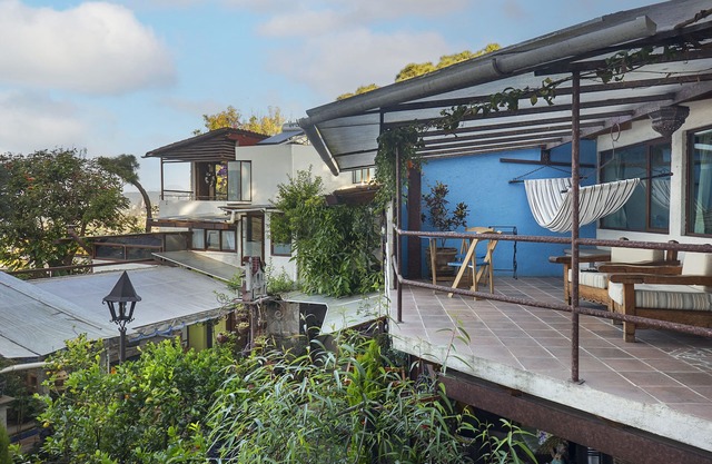 Beautiful Suite w/ great view: garden & lake, quite, comfortable, close to town